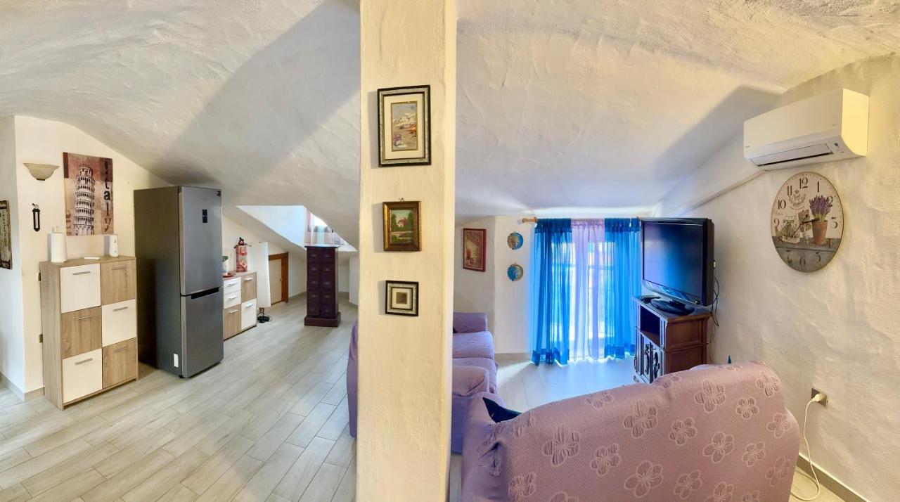 The Quiet Mansard Apartment Olbia Bagian luar foto